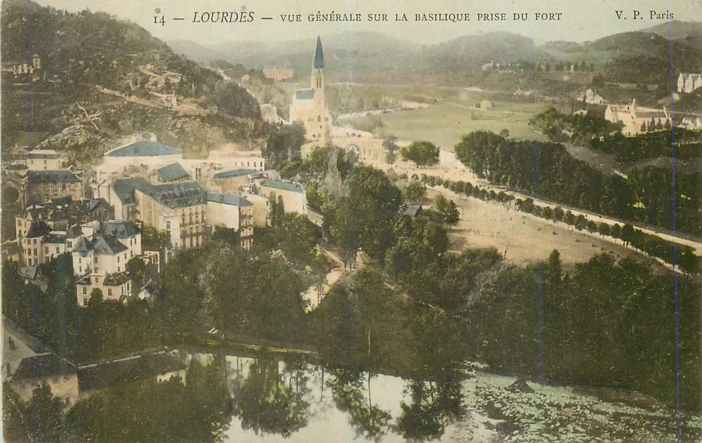 Lourdes — Allgemeiner Blick auf die Basilika vom Fort aus — V. P. Paris - Vorderseite