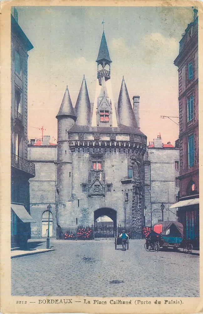 Bordeaux — La Place Caillmand (Tor des Palastes) — anonymer Verlag, n° 2212 - Vorderseite