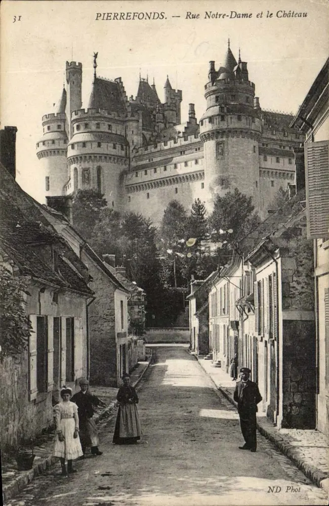 PierreFonds — Rue Notre-Dame e o Castelo — ND Phot - Frente
