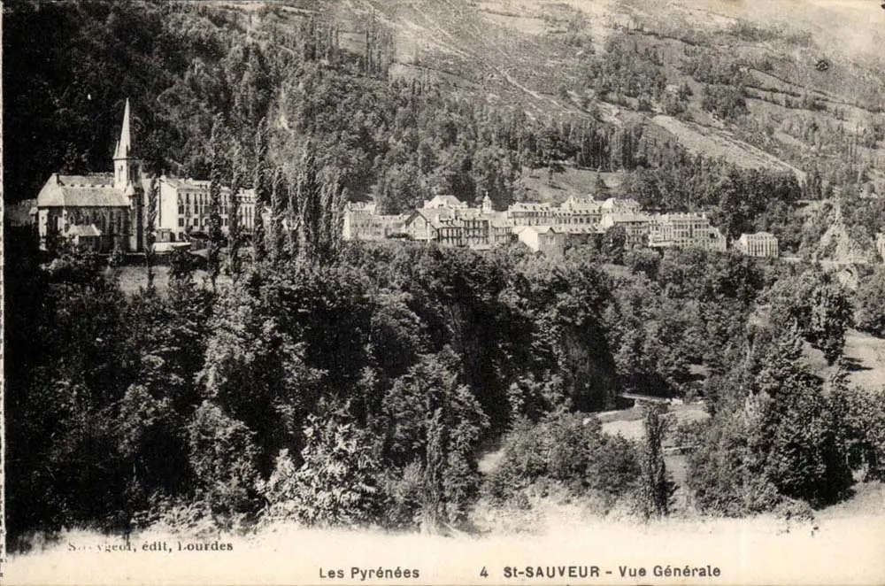 St-Sauveur - Vista Geral — Les Pyrénées — editor Lourdes, n°4 - Frente