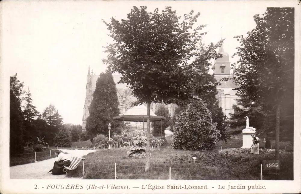 Fougères (Ille-et-Vilaine) — Die Kirche Saint-Léonard und der Öffentliche Garten — Verlag ROSE, n°2 - Vorderseite