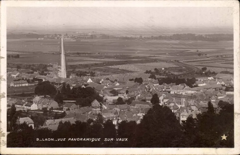 Laon — Vista panorâmica sobre Vaux — Editor Etoile, Paris - Frente