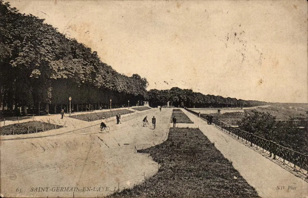 Saint-Germain-en-Laye — Vista do parque com ciclistas — NDI Phot, n°63 - Frente
