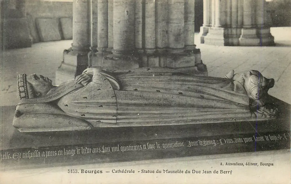 Bourges — Catedral — Estátua do Mausoléu do Duque Jean de Berry - Frente