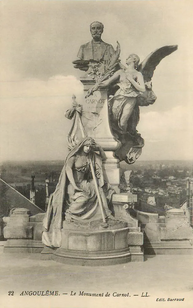 Angoulême — O Monumento de Carnot — Edit. Barraud - Frente