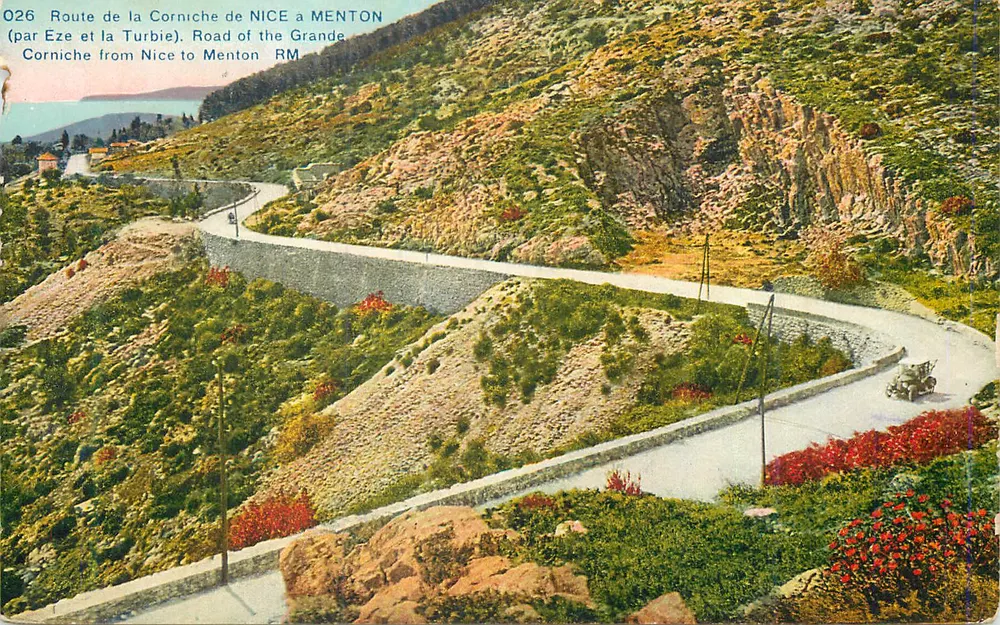 Route de la Corniche de Nice à Menton — vue panoramique avec route sinueuse et falaises — éditeur RM, n° de série 026 - Frente
