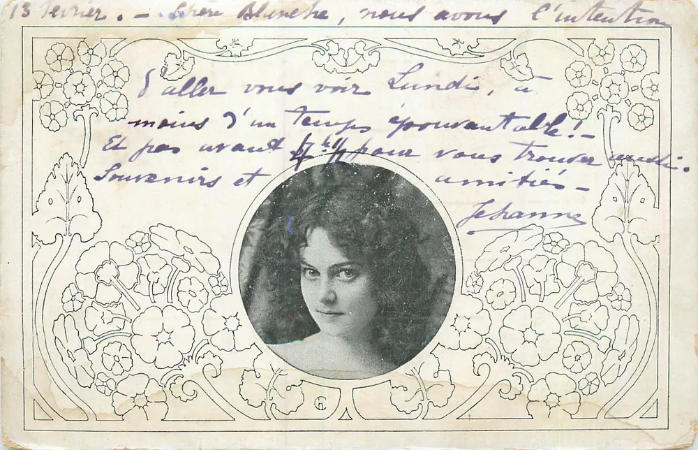 Portrait féminin — décor floral Art Nouveau — éditeur non visible - Recto