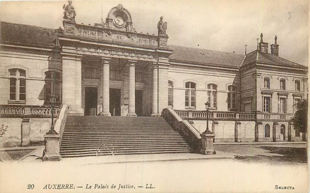 Auxerre — O Palácio de Justiça — Selecta - Frente