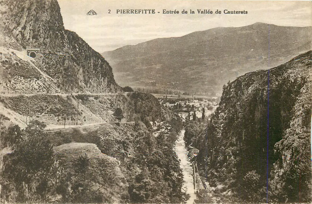 Pierrefitte - Entrada da Vale de Cauterets - Frente