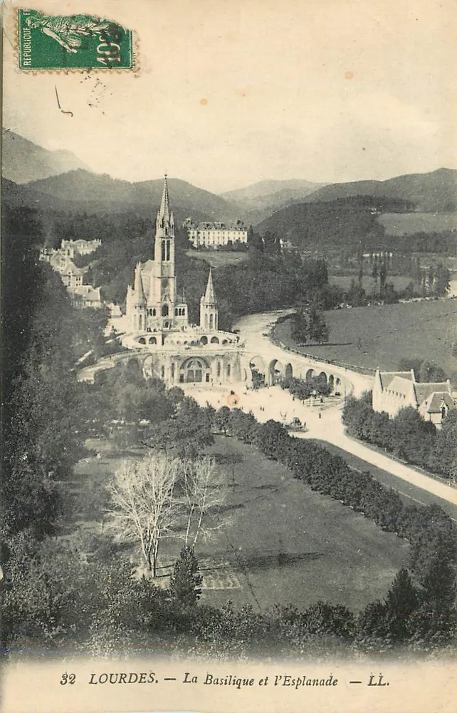 Lourdes — A Basílica e a Esplanada — LL. - Frente