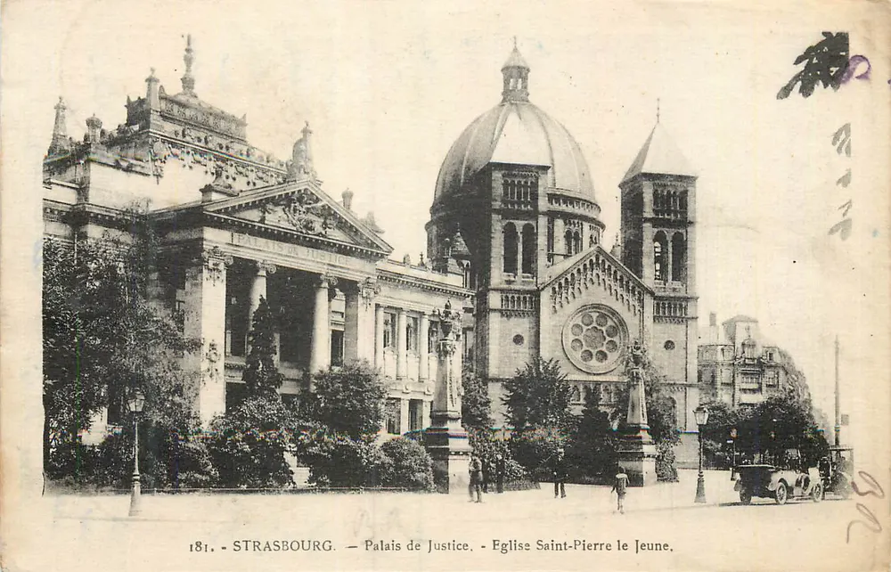 Straßburg — Palast der Justiz und Kirche Saint-Pierre le Jeune - Vorderseite
