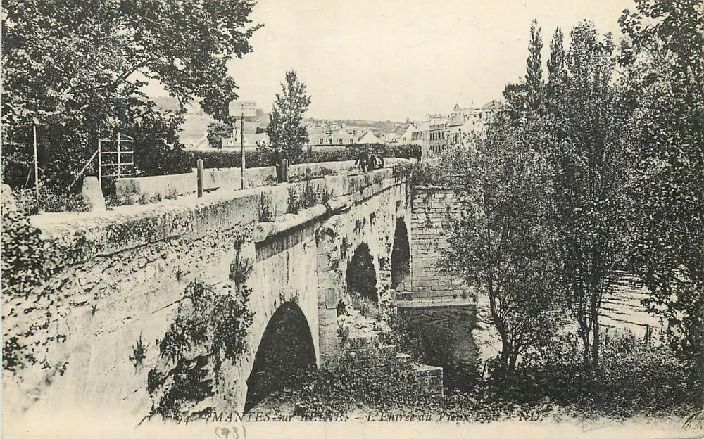 MANTES-sur-SEINE — A Ponte Velha — ND - Frente