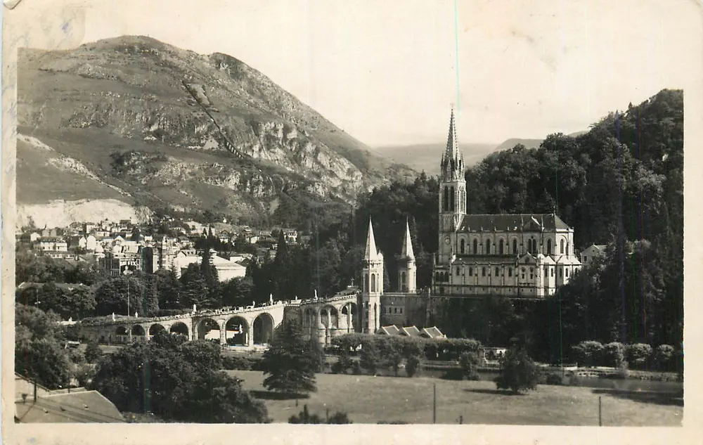 Igreja de São Pedro de Saint-Pierre-d'Albigny — visão panorâmica — editor não identificado - Frente