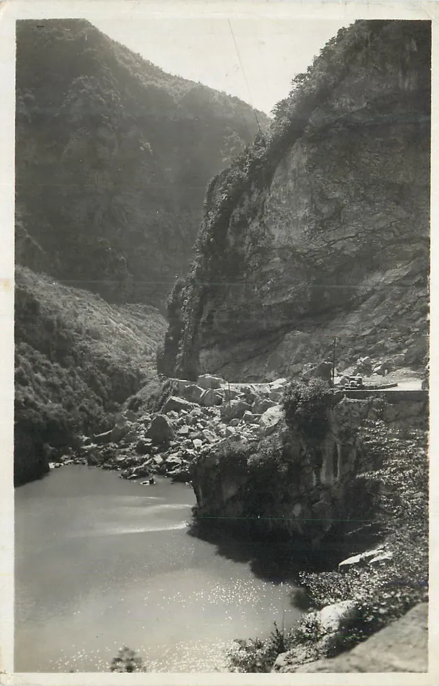 Gorges do Ródano — vista panorâmica — editor desconhecido - Frente