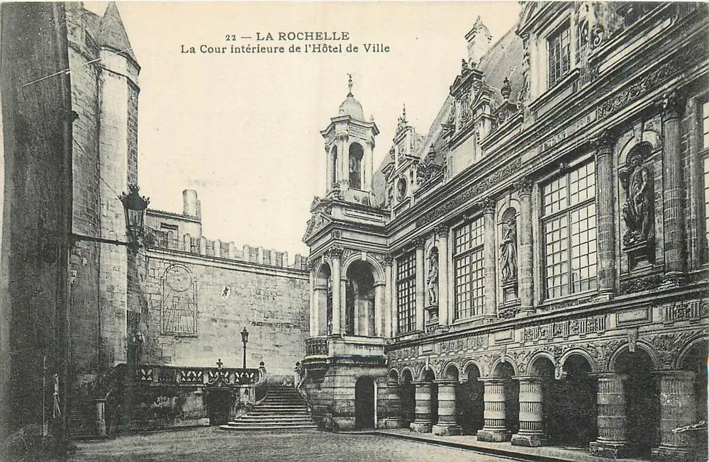La Rochelle — Der Innenhof des Rathauses — Verlag: La Rochelle, Nr. 22 - Vorderseite