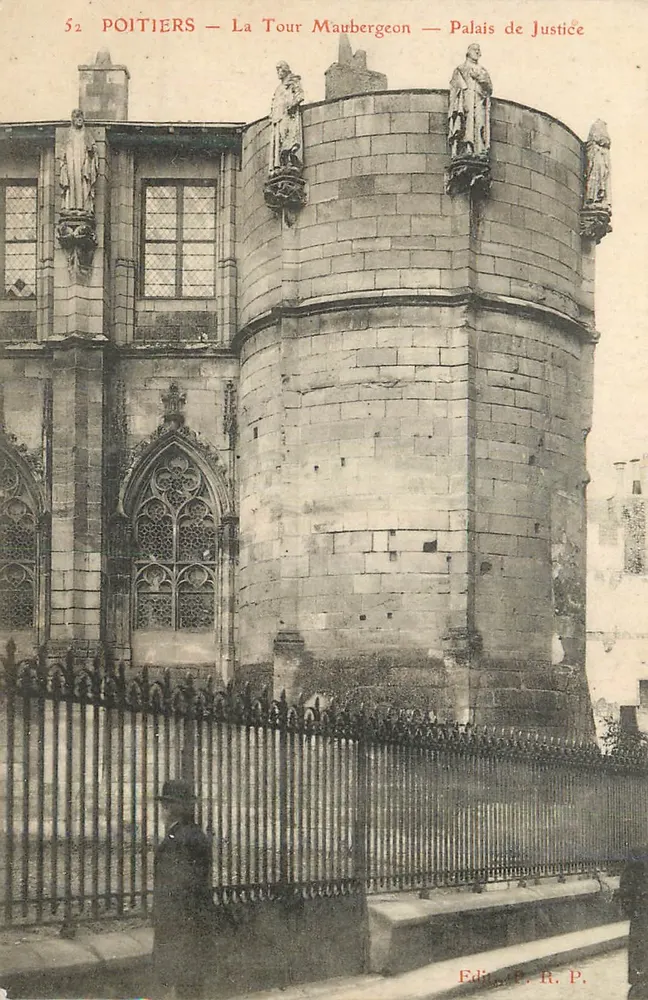 Poitiers — Die Maubergeon-Turm — Justizpalast - Vorderseite