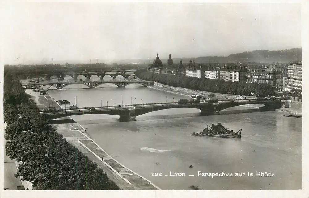Lyon — Perspectiva sobre o Rio Ródano — editor desconhecido, n° 282 - Frente