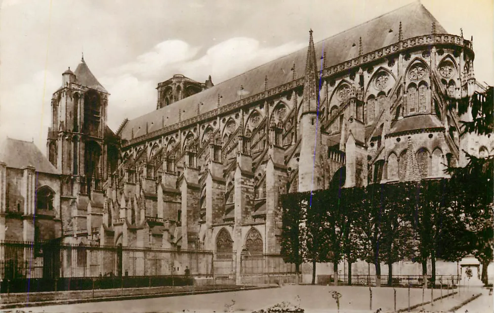 Kathedrale Notre-Dame de Paris — Blick auf das Portal und den Turm — unbekannter Verleger - Vorderseite
