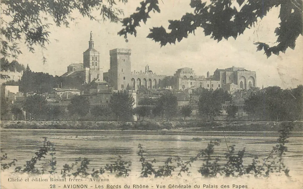 Avignon - Die Ufer des Rhônes - Allgemeiner Blick auf das Palais des Papes - Vorderseite