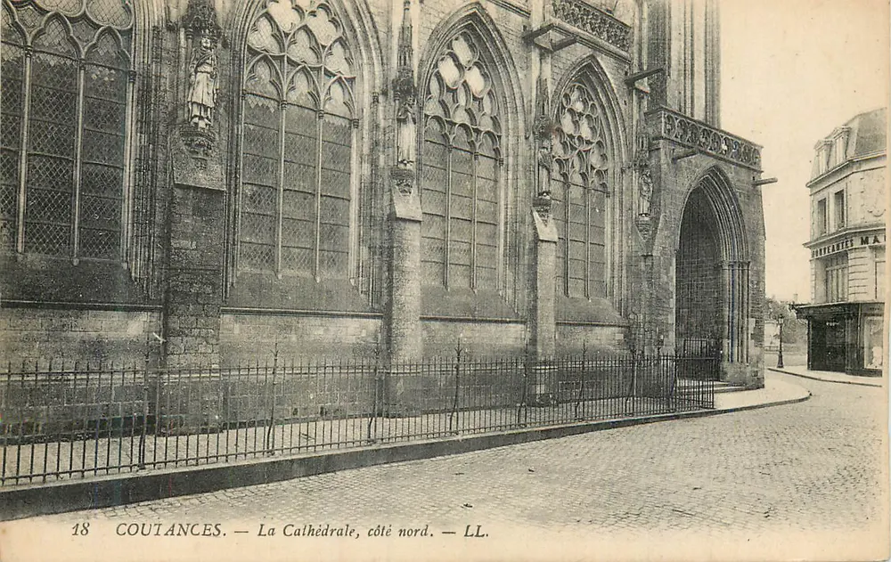 Coutances — La Catedral, lado norte — LL. - Anverso