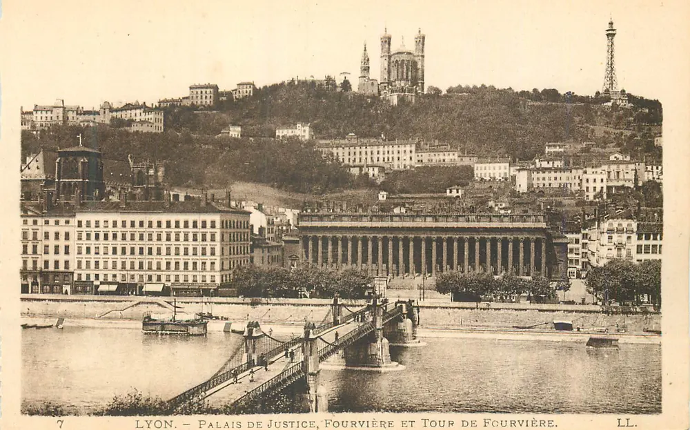 LYON — Palast der Gerechtigkeit, Fourvière und Turm von Fourvière - Vorderseite