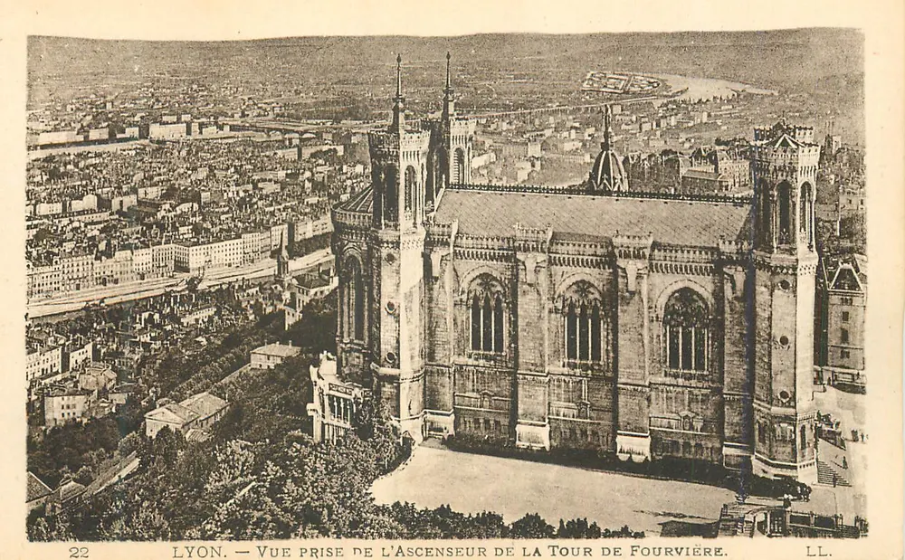 LYON — Ansicht vom Aufzug der Fourvière-Turm - Vorderseite