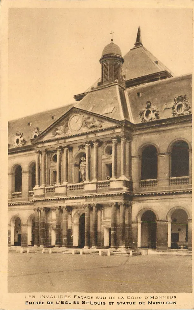 Les Invalides — Fachada sul da igreja Saint-Louis e estátua do honra - Frente