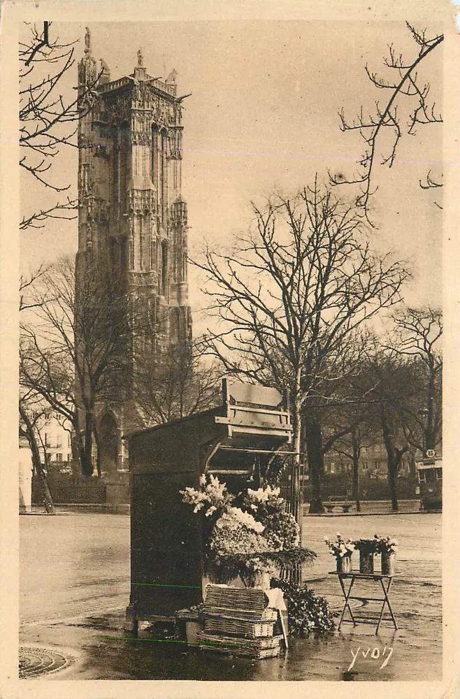 Torre da Igreja de São Pedro — Praça do Mercado — Yvonne, França - Frente