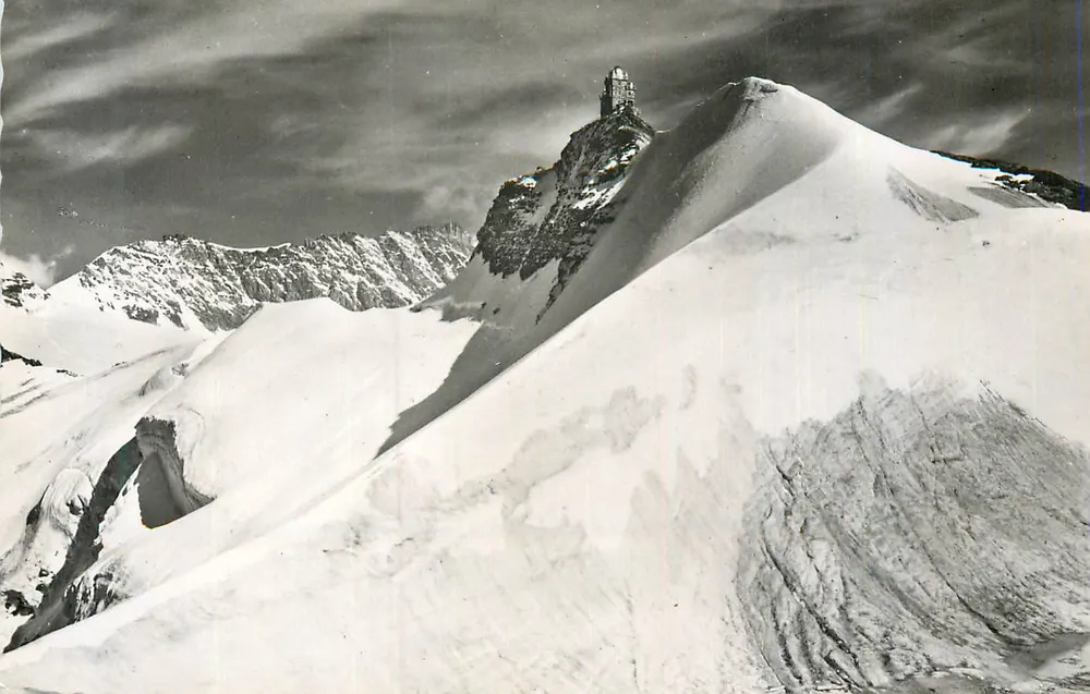 Monte Rosa — schneebedeckter Gipfel mit Struktur am Gipfel — unbekannter Verlag, Seriennummer nicht lesbar - Vorderseite