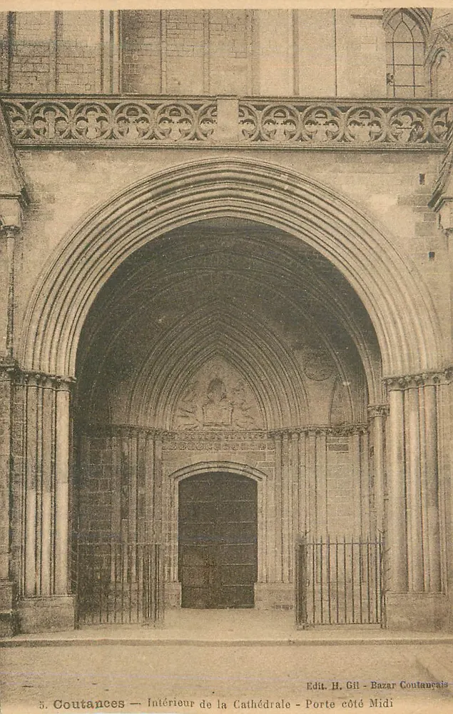 Coutances — Innenansicht der Kathedrale — Südseite der Tür — Edit. H. Gil - Bazar Coutancais - Vorderseite
