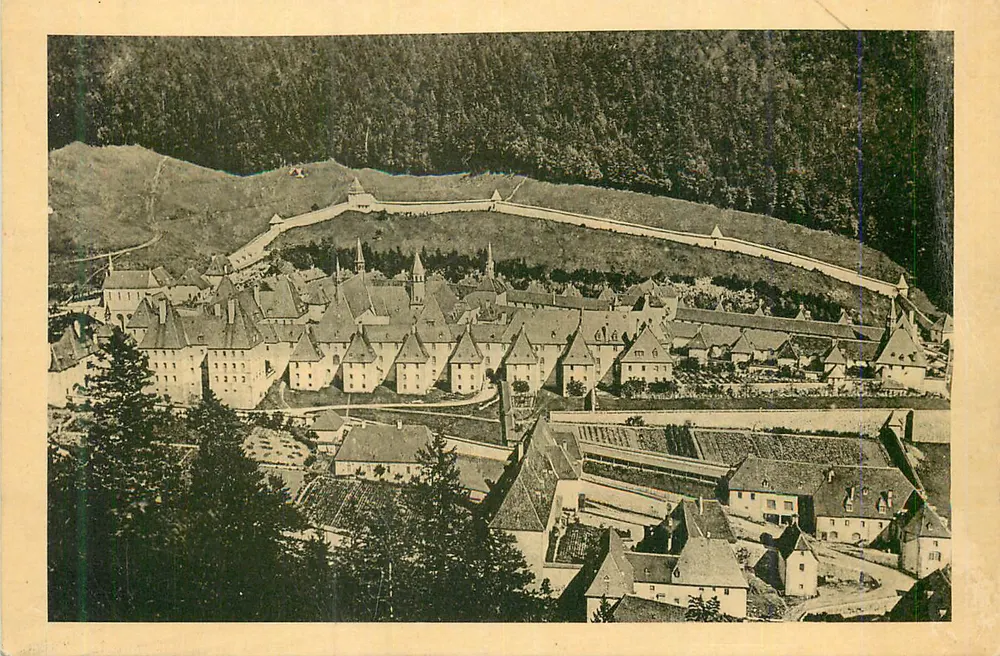 Abadia de Saint-Maurice — vista panorâmica — editor não visível - Frente