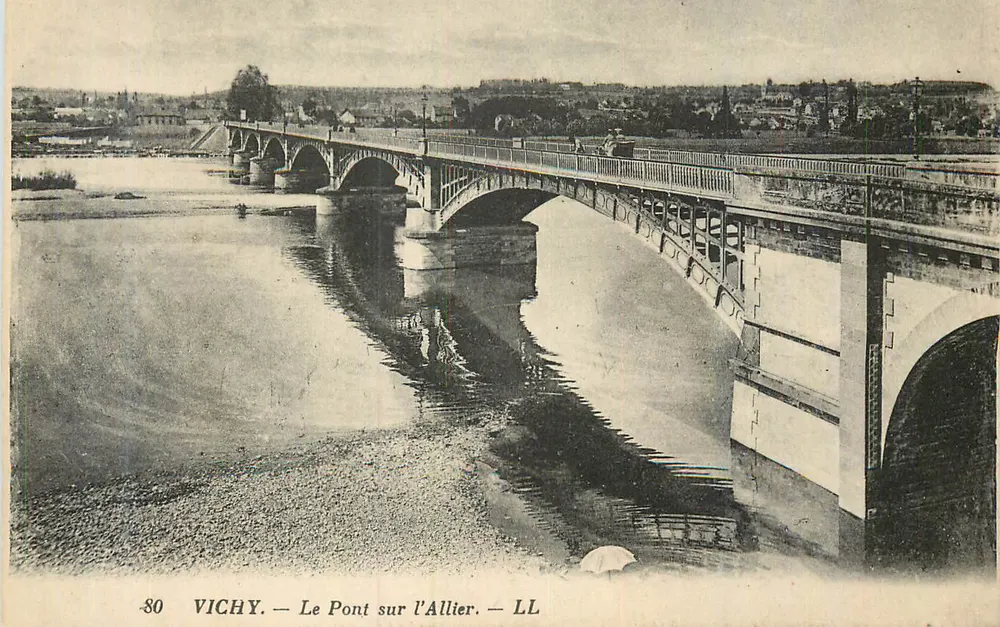 Vichy — De Brug over de Allier — LL - Voorkant