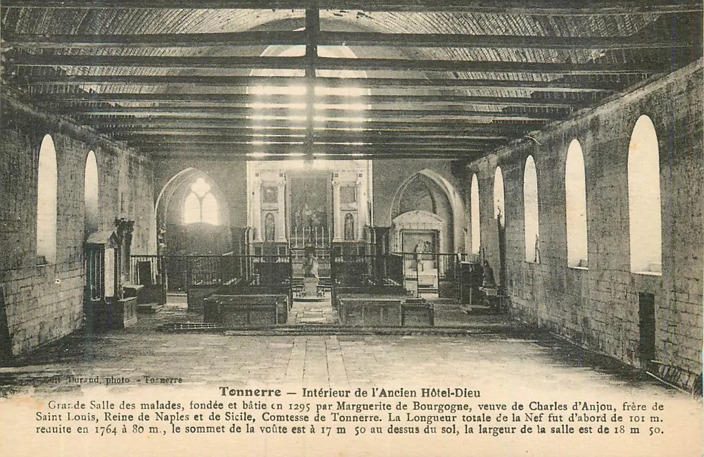 Tonnerre — Innenraum des ehemaligen Hôtel-Dieu — Große Saal der Kranken - Vorderseite