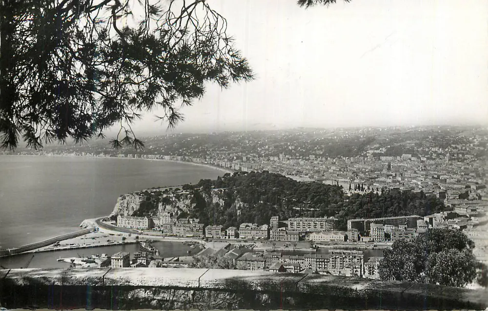 Vista panorâmica de Cannes — editor não visível - Frente