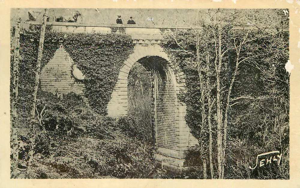 Steinbrücke mit Bogen — mit Efeu bewachsen — Verlag JEHLY - Vorderseite