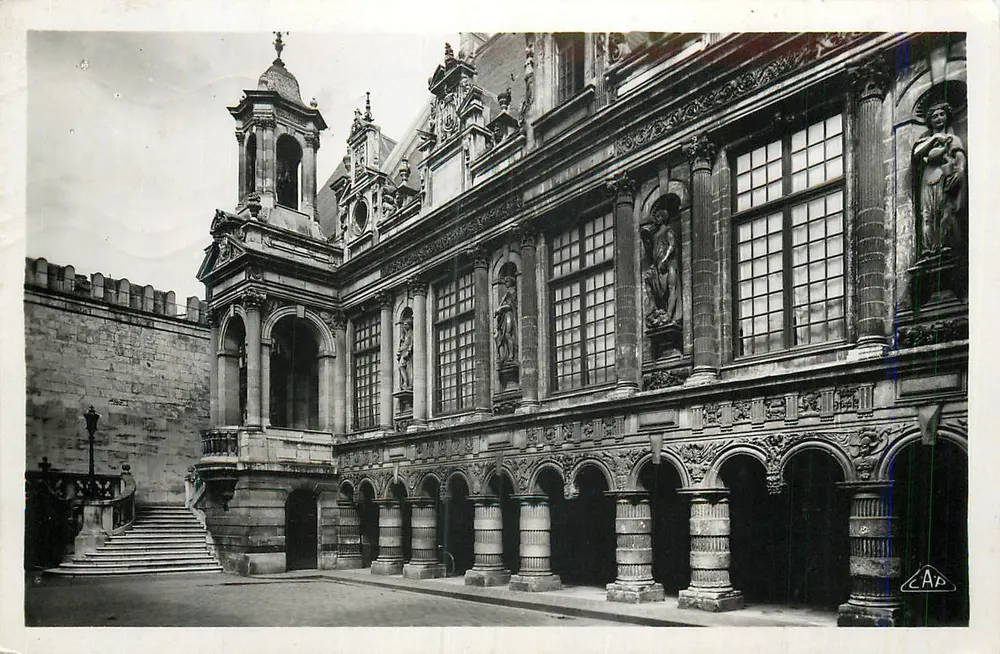 Rathaus von Rouen — Fassade und Treppe — Verlag CAP - Vorderseite
