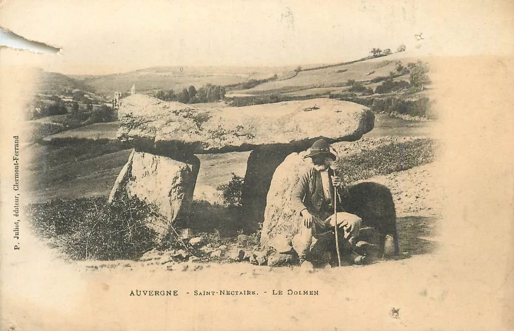 Auvergne - Saint-Nectaire - El Dolmen — P. Juliot, editor, Clermont-Ferrand - Anverso