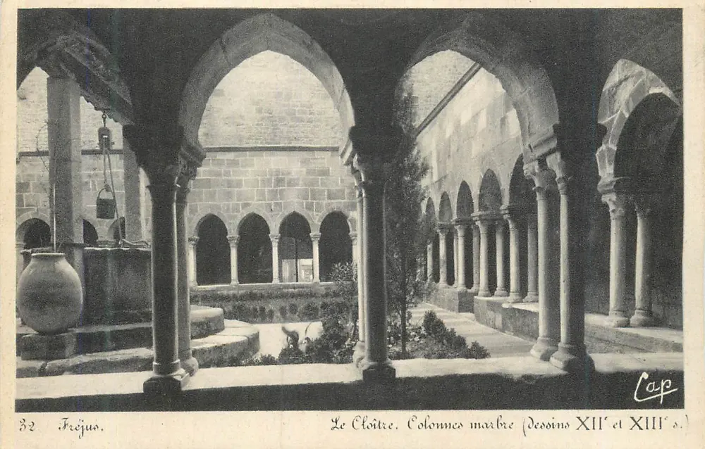 Der Cloister. Marmor-Säulen (Zeichnungen aus dem 12. und 13. Jahrhundert) — Fréjus — Cap - Vorderseite