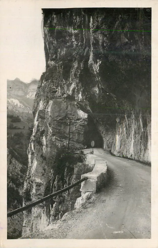 Bergstraße im Tunnel — unbekannter Verlag - Vorderseite