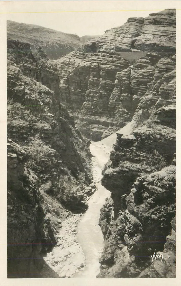 Wadi Schluchten — Schwarz-Weiß-Bild — Yvon - Vorderseite