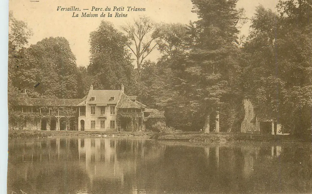 Versailles — Park des Petit Trianon — Das Königinnenhaus - Vorderseite