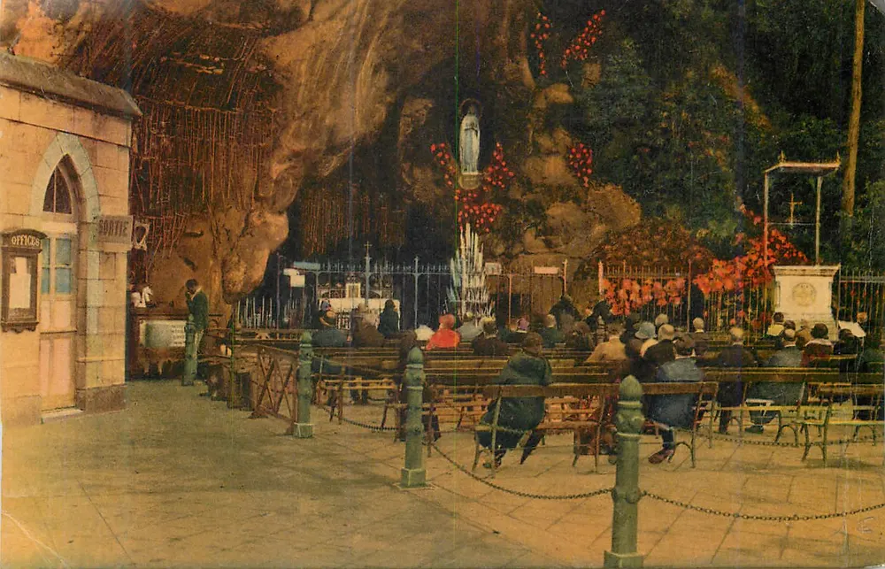 Gruta de Massabielle — peregrinação noturna — editor não identificado - Frente