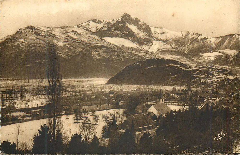 Schneeviertel am Fuße der Berge — Verlag 'Elfe' — Seriennummer nicht lesbar - Vorderseite