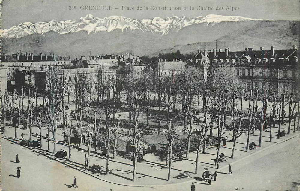 Grenoble — Place de la Constitution und la Chaîne des Alpes — Verlag: L. Lévy, n° 259 - Vorderseite