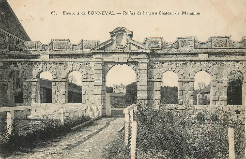 Um BONNEVAL — Ruinen des alten Schlosses Memillon — Edition Doussot-Moineau - Vorderseite
