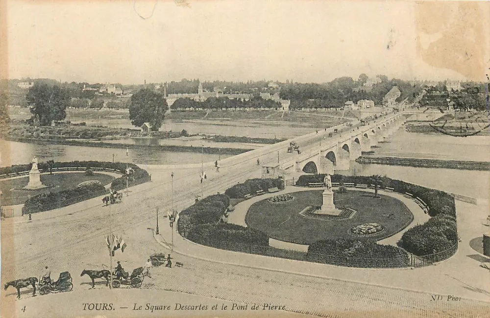 Tours — Square Descartes und der Pont de Pierre - Vorderseite