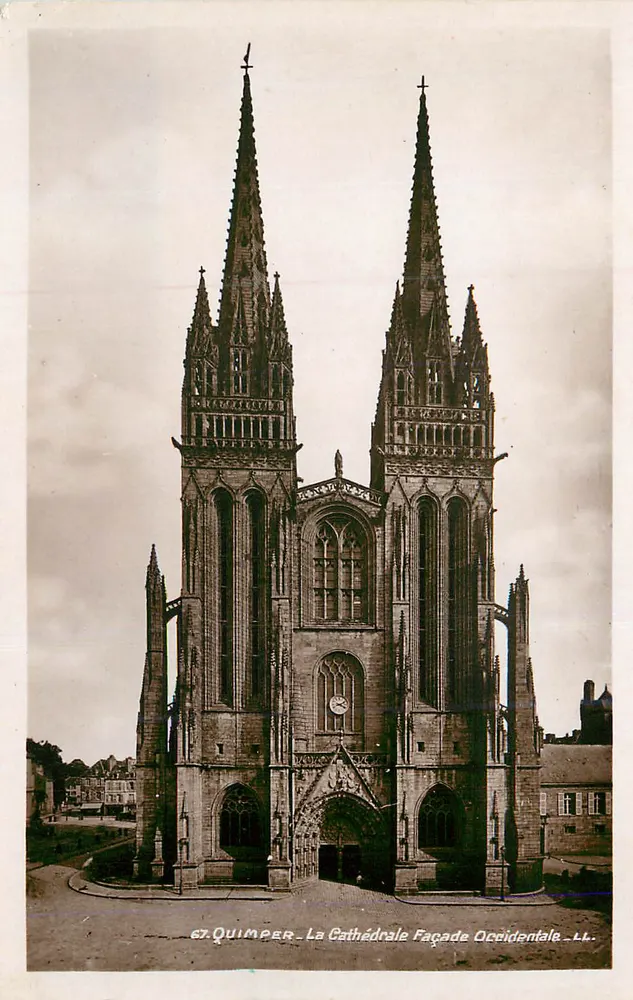 Quimper - A Fachada Ocidental da Catedral — LL - Frente
