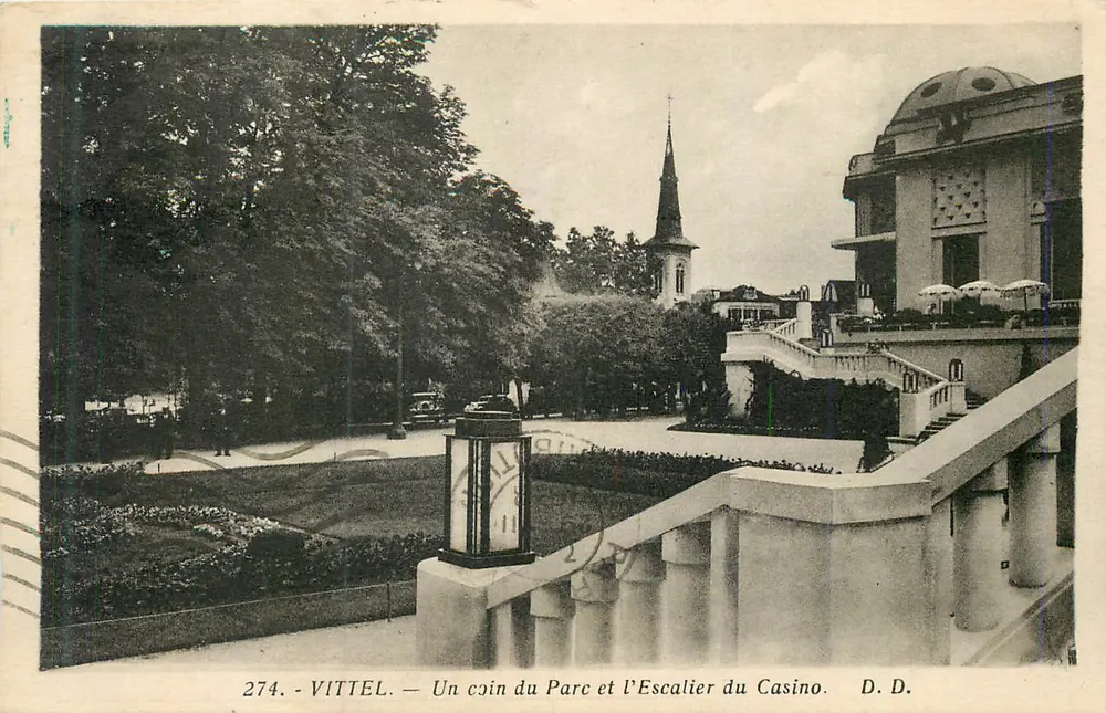 VITTEL — Ein Eckchen des Parks und die Treppe zum Casino — D. D. n° 274 - Vorderseite
