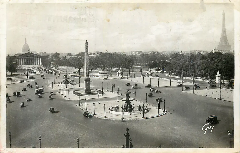 Place de la Concorde — Panoramablick mit dem Obelisken und der Eiffelturm im Hintergrund — Guy - Vorderseite