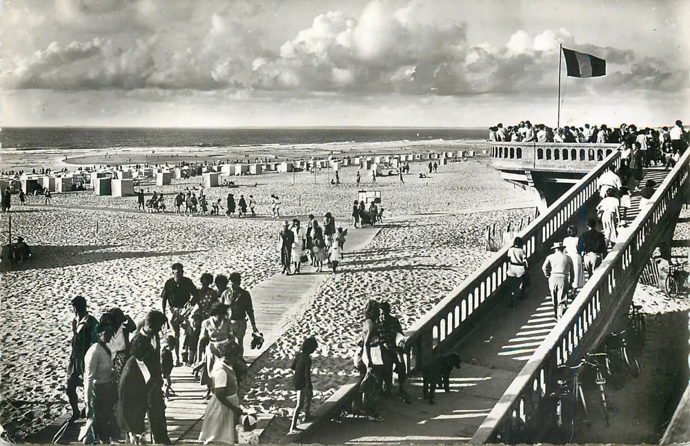 Strand von Deauville — Aussicht von der Piers — unbekannter Verleger - Vorderseite